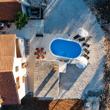 Mit Privatpool Fuer 8 Personen Ca 120 Qm In Paradiz Bei Labin, Istrien Binnenland Von Istrien Nyaraló