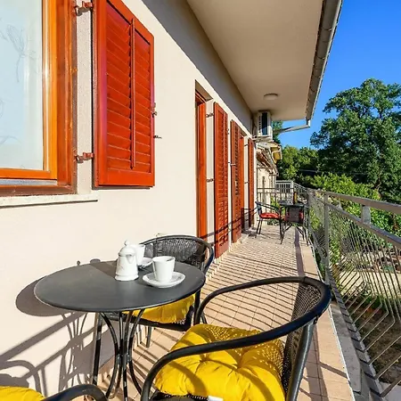 Mit Privatpool Fuer 8 Personen Ca 120 Qm In Paradiz Bei Labin, Istrien Binnenland Von Istrien Nyaraló *