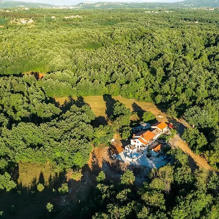 Mit Privatpool Fuer 8 Personen Ca 120 Qm In Paradiz Bei Labin, Istrien Binnenland Von Istrien Nyaraló Veli Turini
